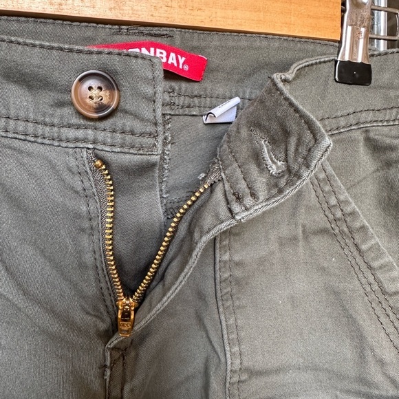 UNIONBAY Women's Olive Cargo Shorts - Picture 3 of 7